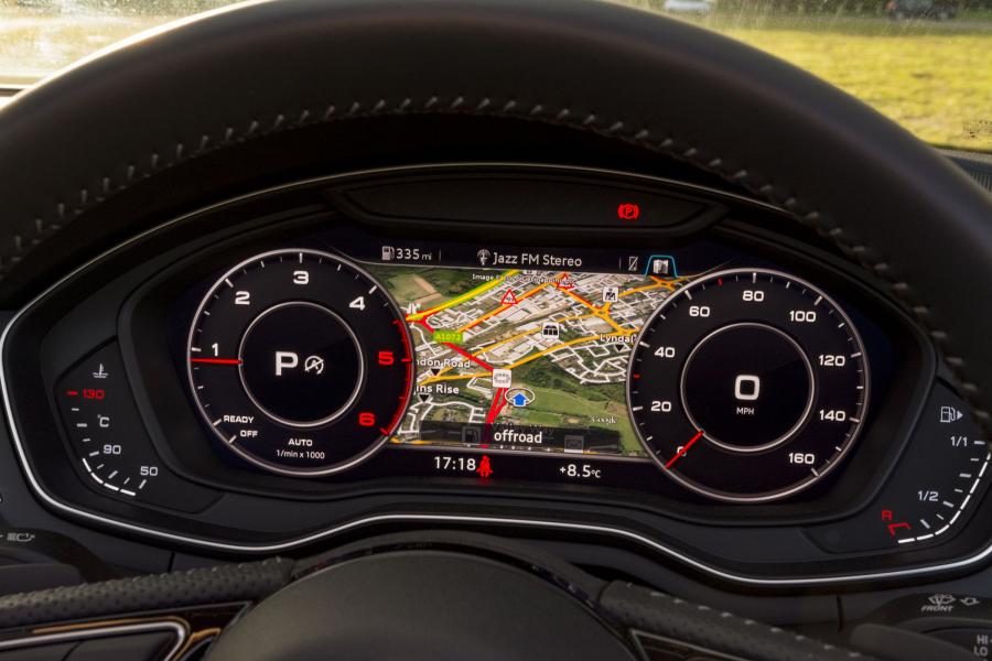 Панель приборов Audi A5 Cabriolet 2.0 TDI S-Line 2017 года  (UK) (фото 29 из 40)
